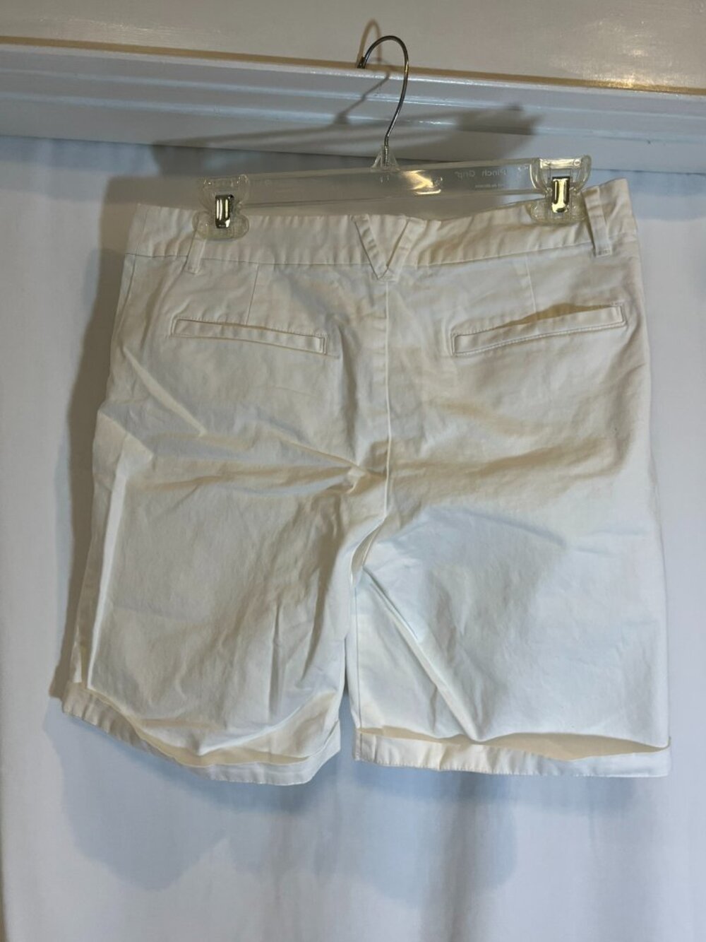 Gap Boyfriend Roll-Up Khaki Shorts Size 2 Optic White – Classic Casual - Picture 2 of 7